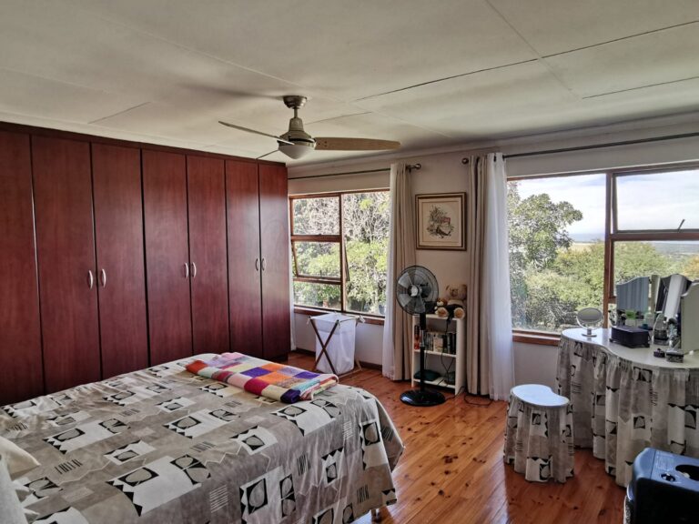 three bedroom home in nature reserve near jeffreys bay 005